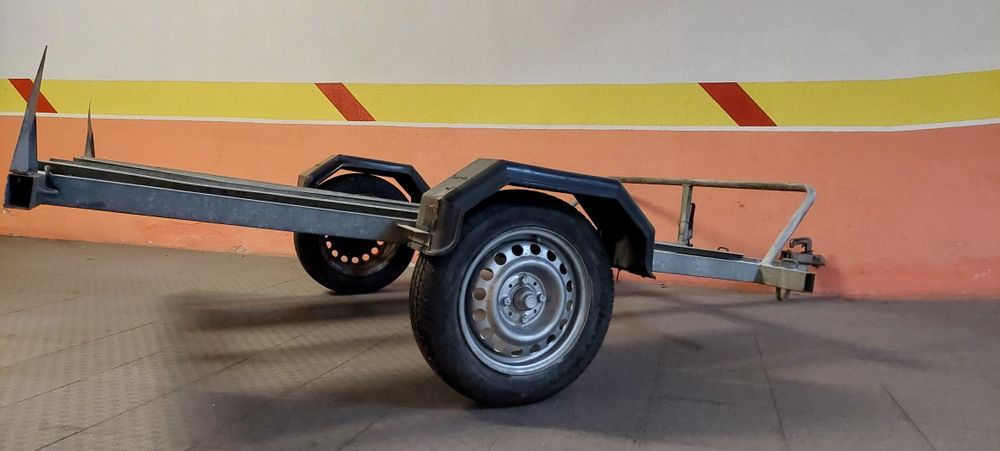 Toniauto motos atrelado