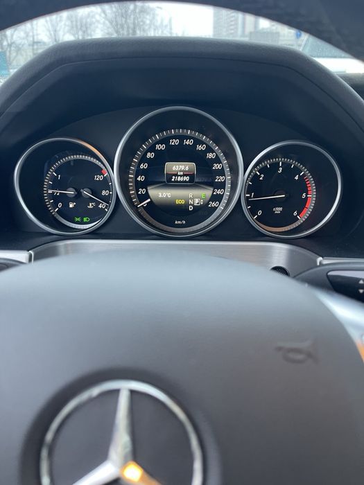 В Продажі Меседес 2013 року дизель стан супер