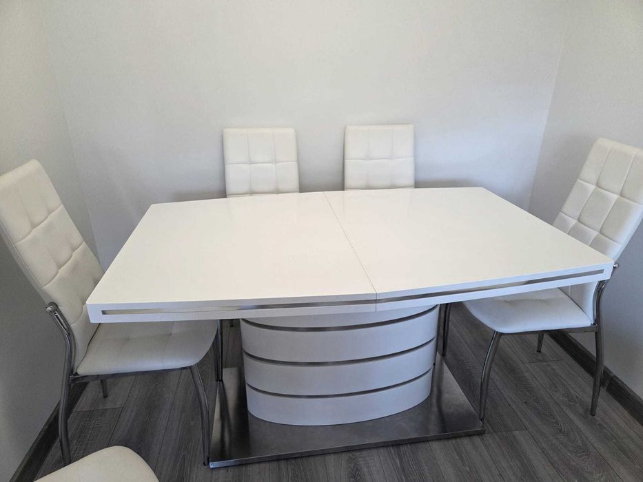 Sprzedam stół plus krzesła