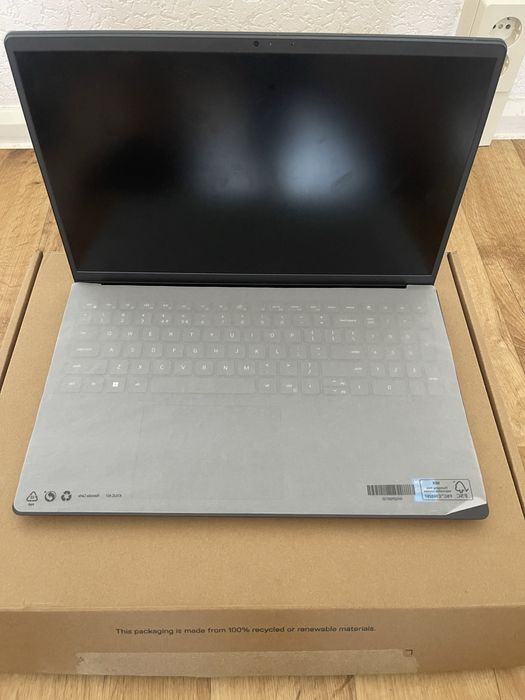 Laptop Dell Vostro 3530 15,6 " Intel Core i5 32 GB / 1000 GB czarny