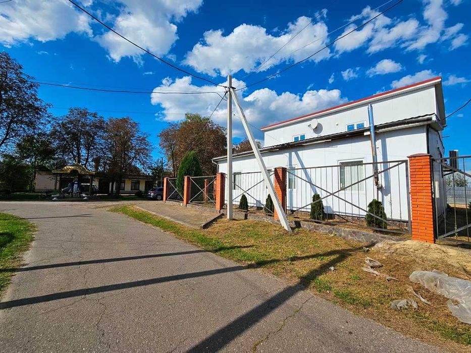 Виробничо-складське приміщення біля міжнародної автотраси Київ-Чоп...