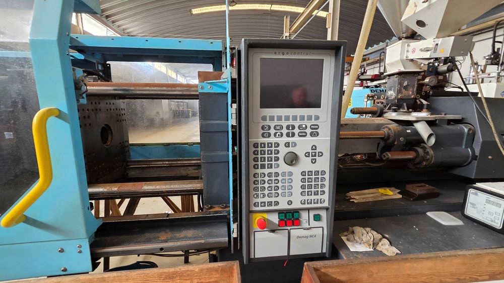Máquina de injeção DEMAG 80ton