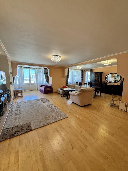 Продам 3-к квартиру 121 м² біля м. Мінська | Елітний будинок