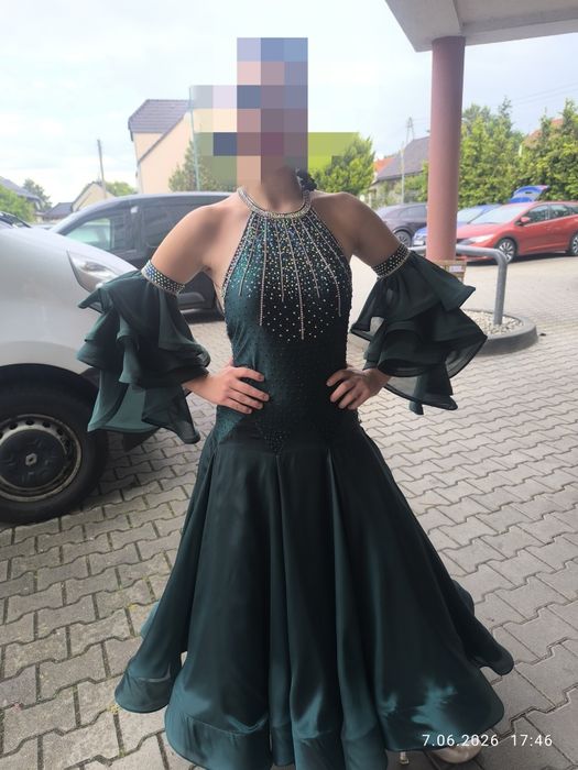Sukienka zdobiona do standardu