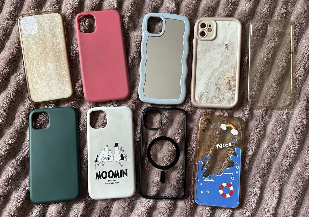 Чехлы на 11 айфон отдам все за 200