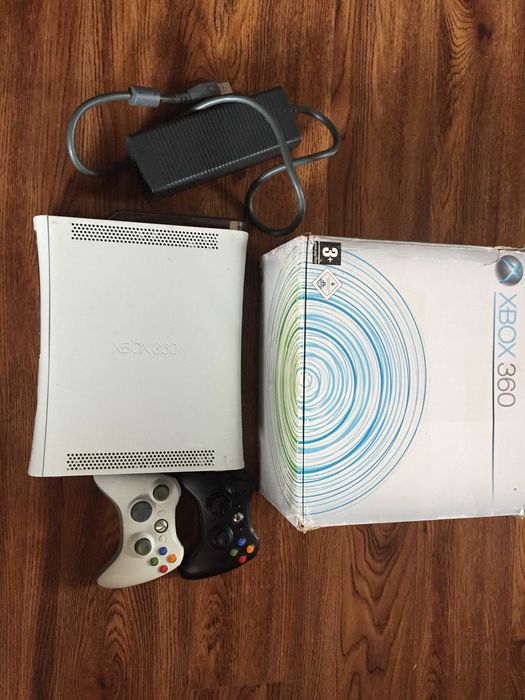 XBox 360  Комплект, куча игры с ЖД - GTA V, Mortla Kombat