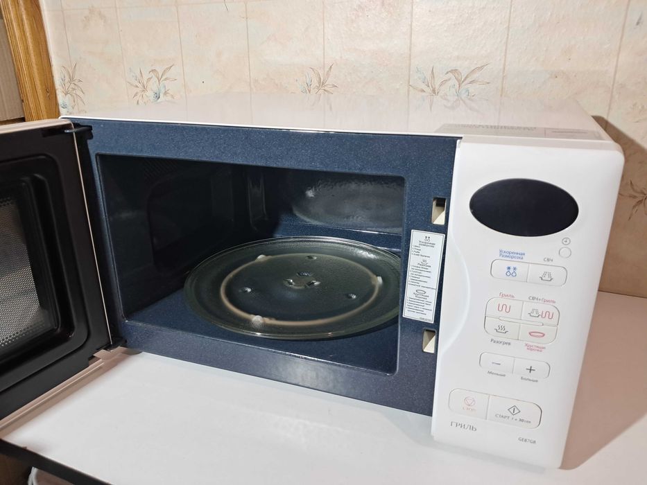 микроволновка SAMSUNG с грилем   Как новая