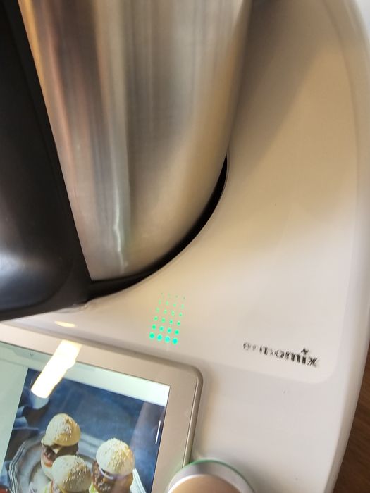 Thermomix TM 6 z akcesoriami i książkami