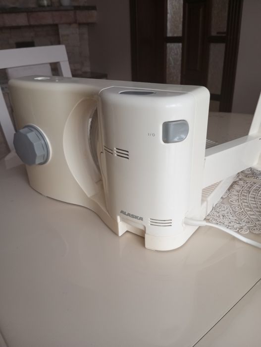 Електрична овочерізка (овочі, фрукти, сир, хліб)