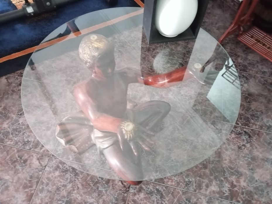 Mesa de apoio antiga.