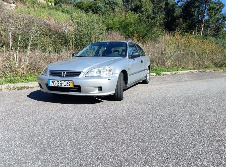 Honda Civic fase 2(facelift)
Ano 2000

Motor D14z2
Ar condicionado funcional
Direção assistida
Vidros elétricos
Fecho central
Rádio CD
Apoio de braço