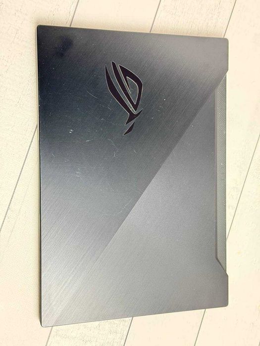 Asus ROG Zephyrus S GX502 i7-9750H 16ram RTX 2070 ssd 512 240Hz