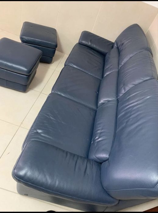 Sofa em pele azul