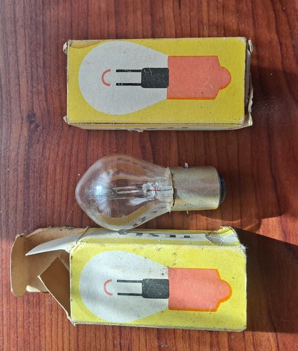 Stare kolekcjonerskie żarówki tesla