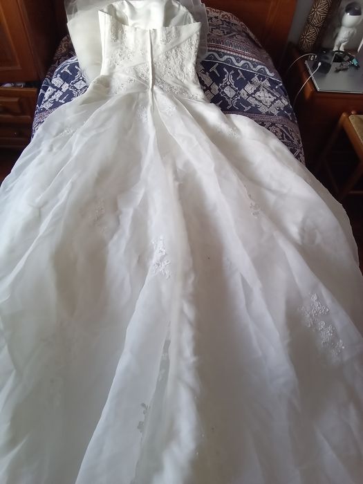 Vestido de noiva quase novo