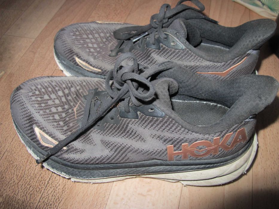 HOKA 42го і 38 розміру