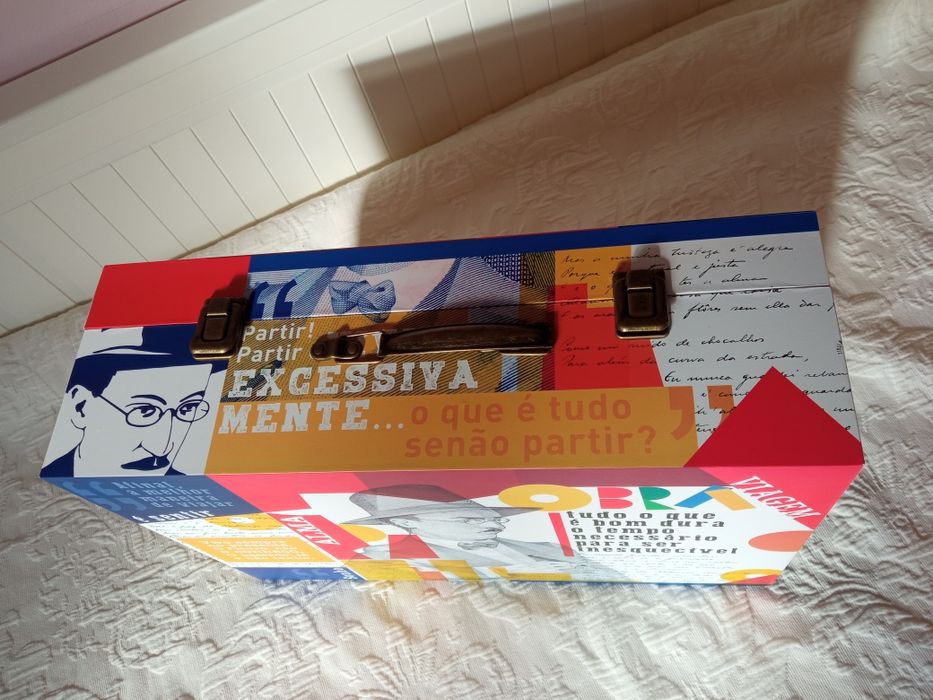 Mala em cartão rígido