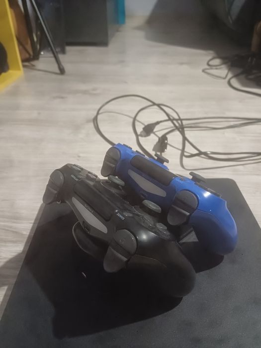 Konsola PS4 + akcesoria i gry