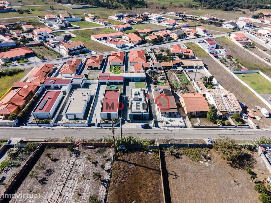 Moradia T4 Térrea com Garagem para 3 Carros | Vieira de Leiria