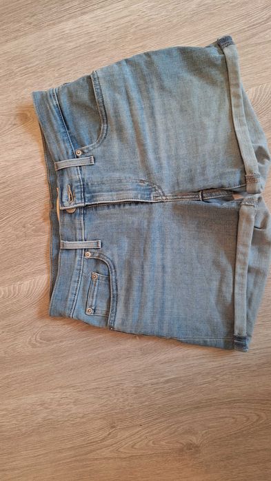 Шорти Levi's оригінал. Розмір S-М. 50% на ЗСУ