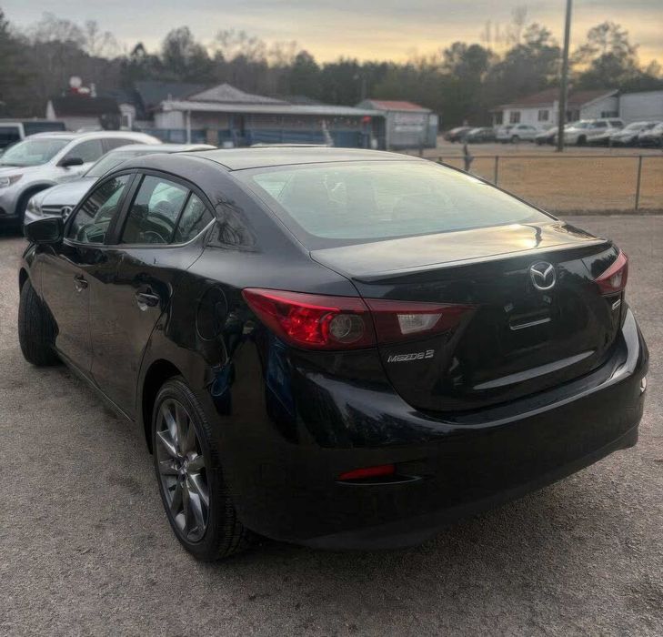 Mazda 3 Touring      2018