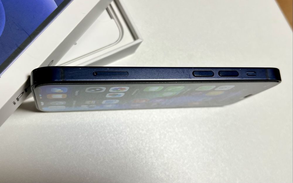 Iphone 12 mini 64gb.