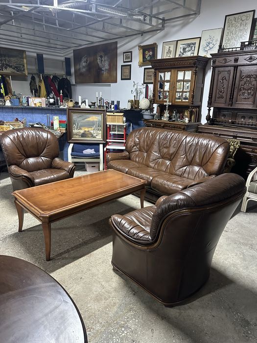 Дивани шкіряні.