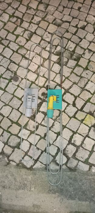 Carrinho mopa dois baldes e material para limpeza industrial