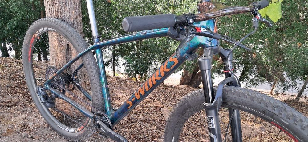 Btt super equipada com axs rodas e carbono e sid