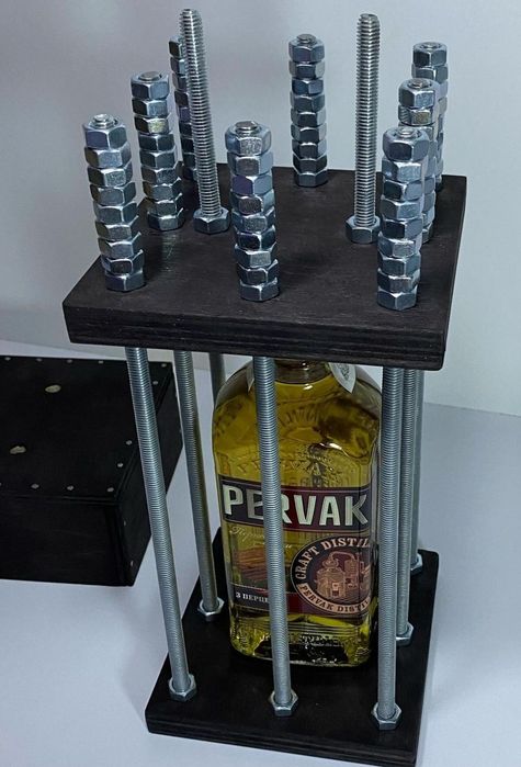 Подарунок чоловіку. Сейф для пляшки. Клітка для алкоголю