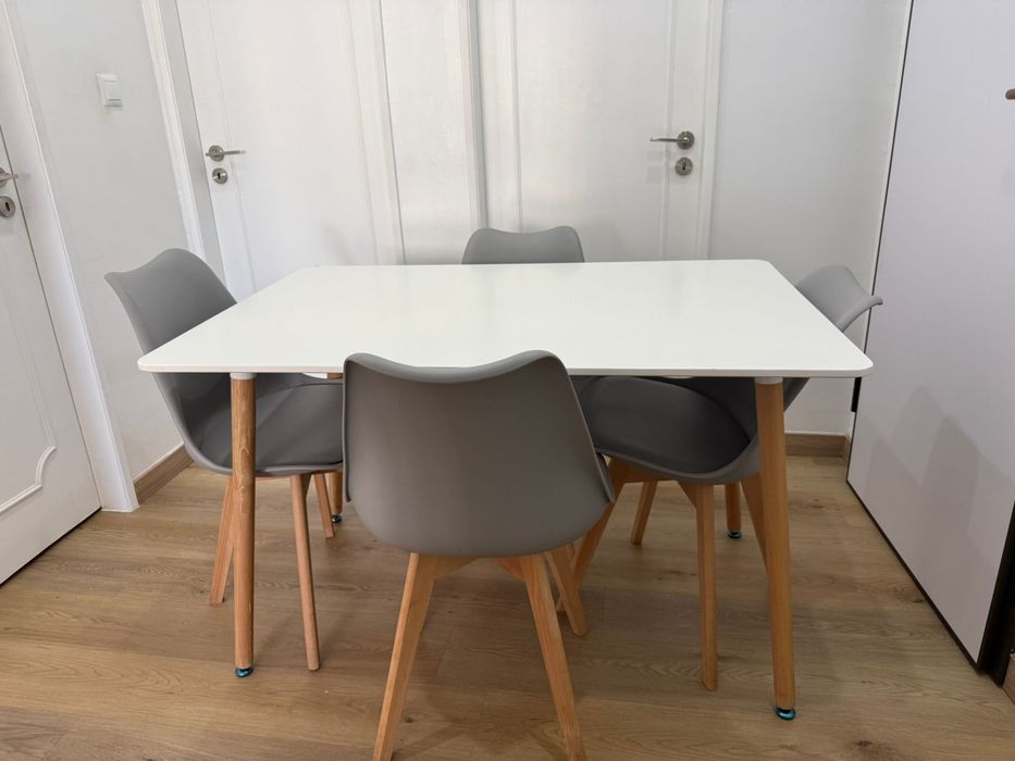 Mesa de Jantar com 4 Cadeiras