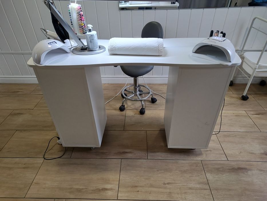Sprzedam wyposażenie salonu kosmetycznego fotel frezarka lampa biurko