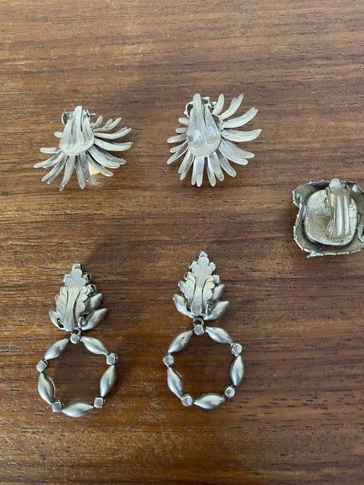 Conjunto de brincos dos anos 50 com mola