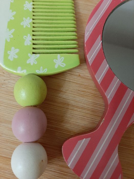 Espelho e pente em madeira64739103964034121