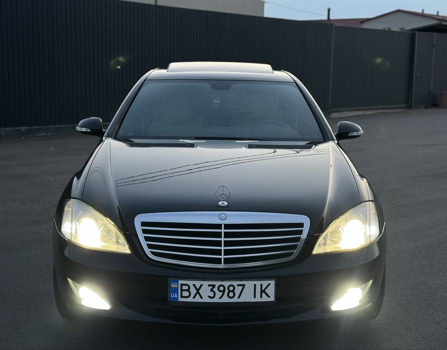 Mercedes-Benz W221