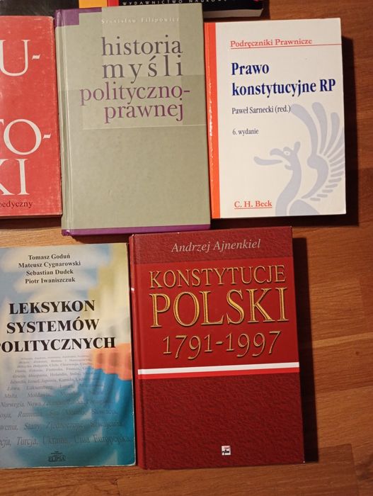 17 książek z dziedziny nauki o polityce