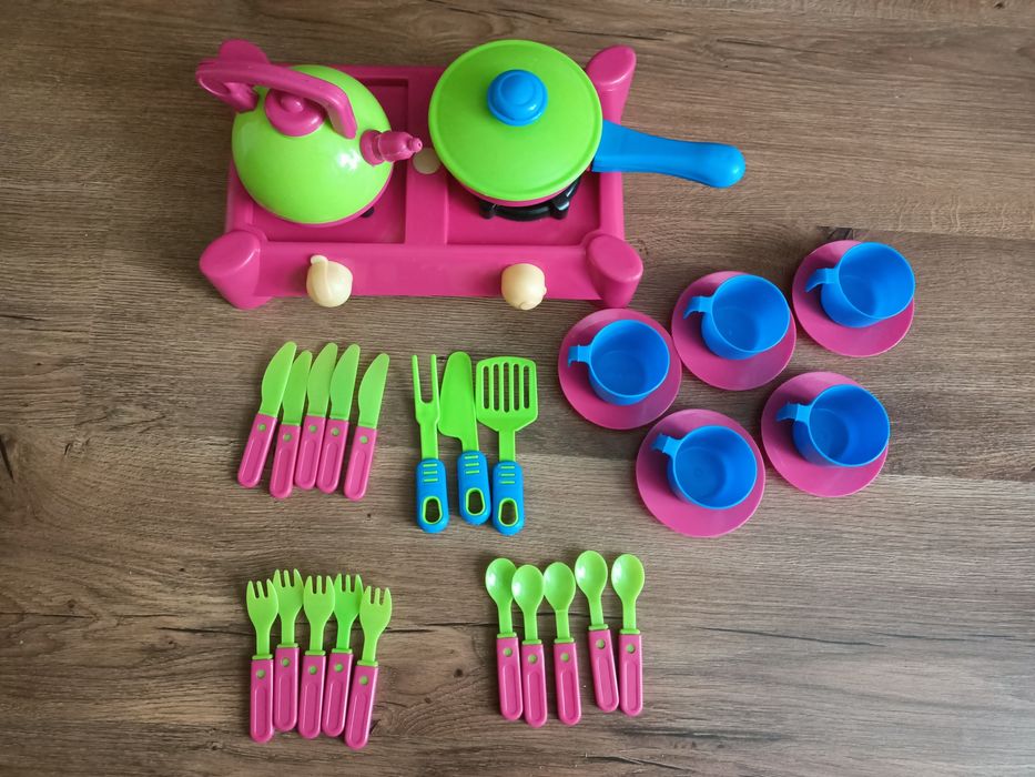 Дитячий посуд і плитка