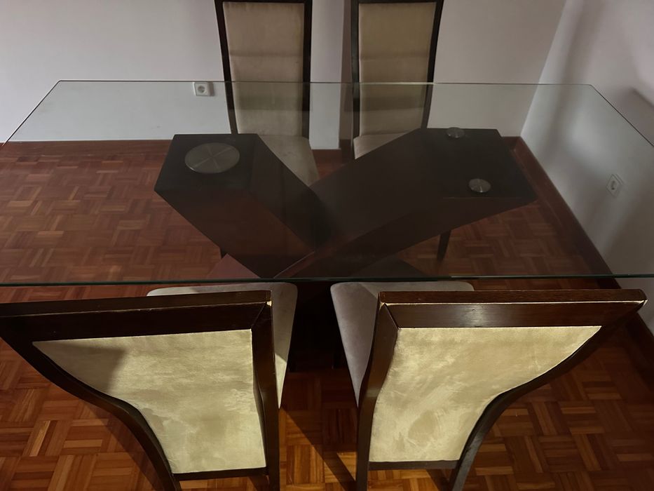 Mesa de cozinha com 4 cadeiras