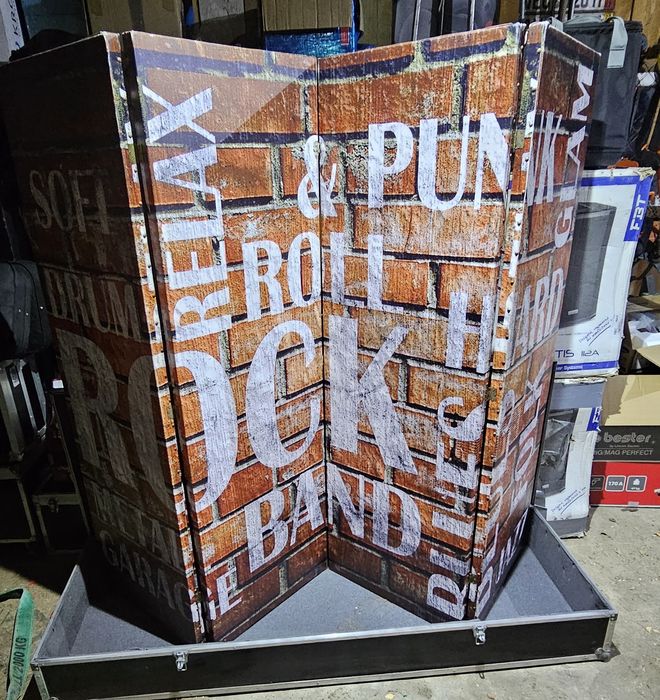 Parawan  scianka case  Dj Zespol sala weselna Restauracja