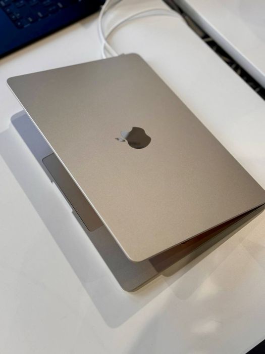MacBook Air 13.6 2022 M2 8/256Gb Starlight (649$) Магазин/Доставка