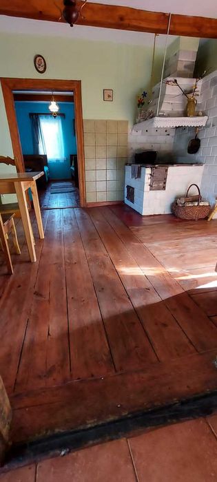 Domek, chatka na wsi, za wsią pod lasem podlaskie