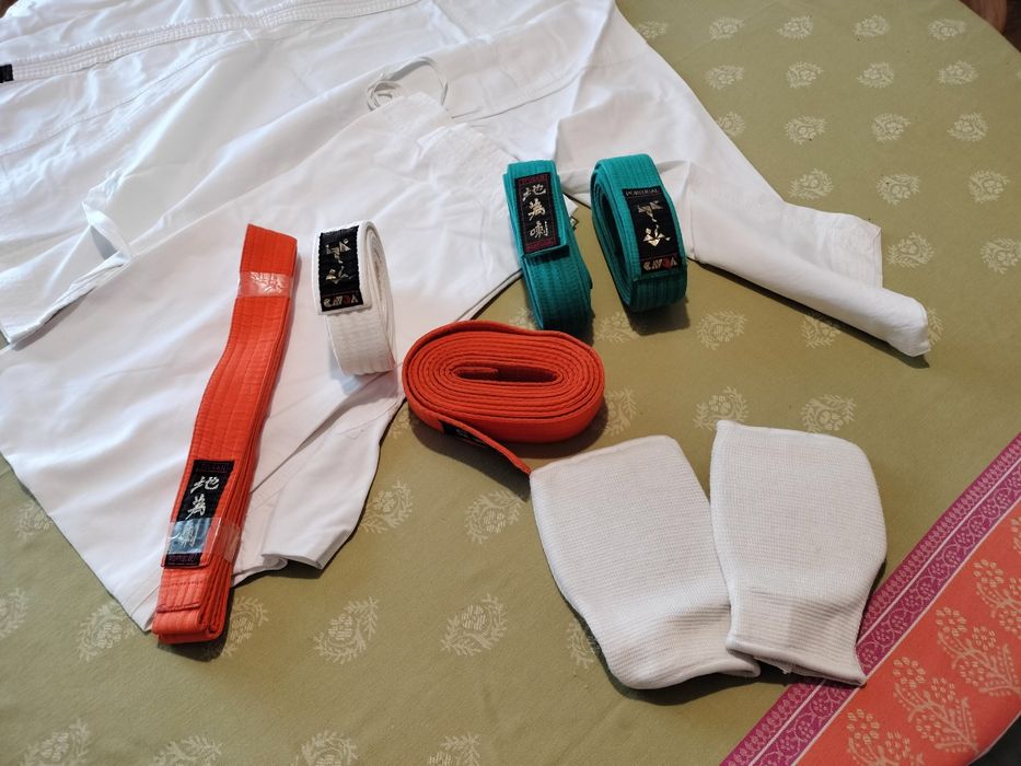 Kimono de karate ,cintos e luva Anos 80