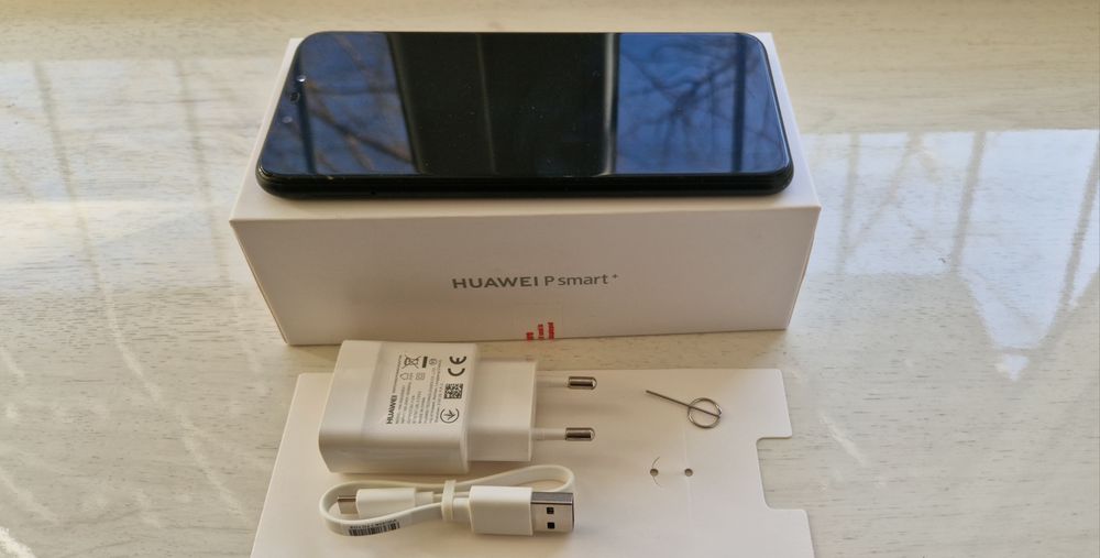 Смартфон Huawei P Smart Plus 4/64Gb Black