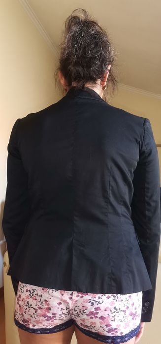 Blazer de mulher preto usado