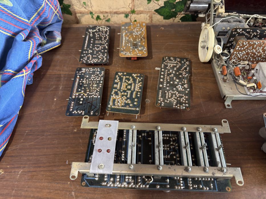 Продам на Музикальний центр ТАКТ-011 запчастини