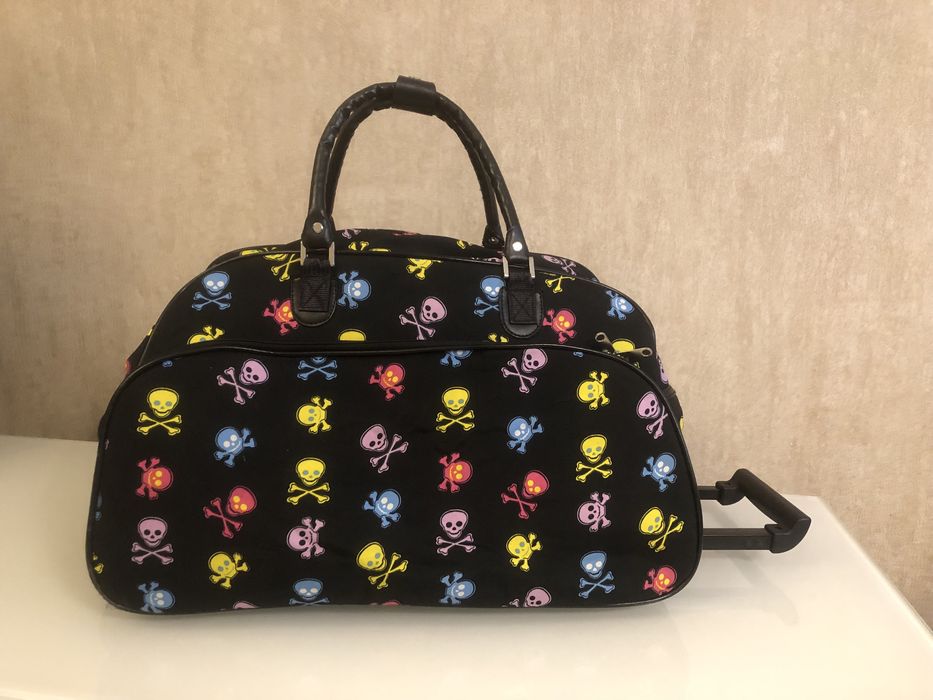 Продам дорожню  сумку на колесах