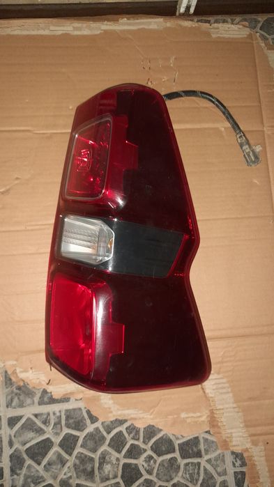 Farol ISUZU D - MAX  ( 2017A 2020)