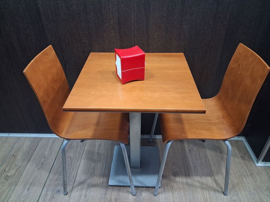 Mesa de Café  com  Cadeiras