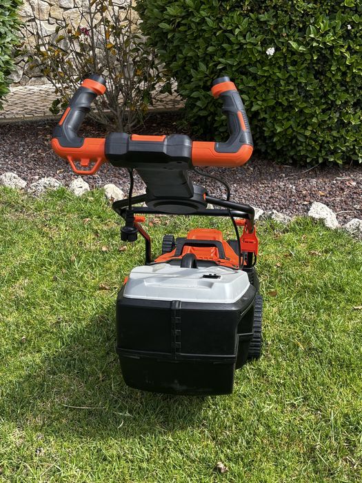 Corta Relvas Black Decker