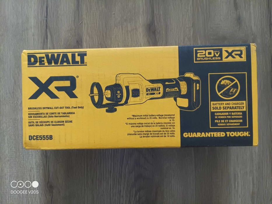 Dewalt DCE555 20V MAX Drywall Cut out Tool